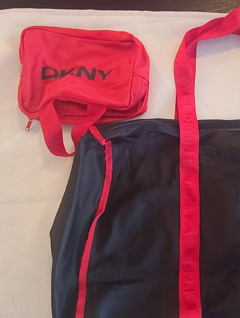DKNY Vintage Large Nylon Tote Black & Red with Red Case - Picture 5 of 6